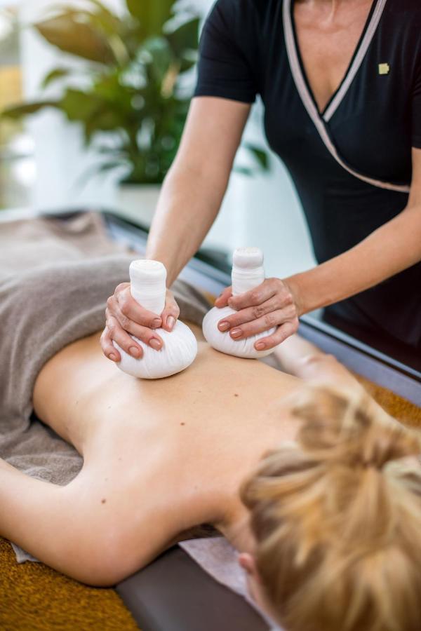 Faehrhaus Koblenz Hotel Bagian luar foto Thai herbal compress