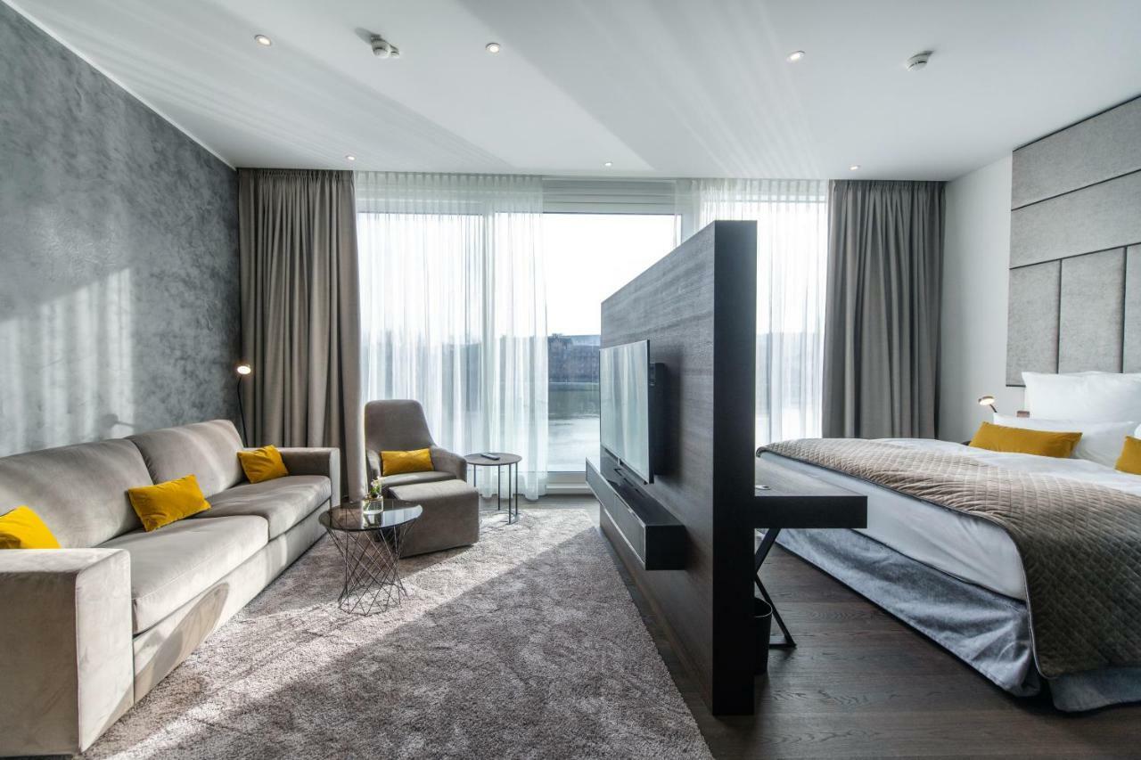 Faehrhaus Koblenz Hotel Bagian luar foto A suite at the hotel