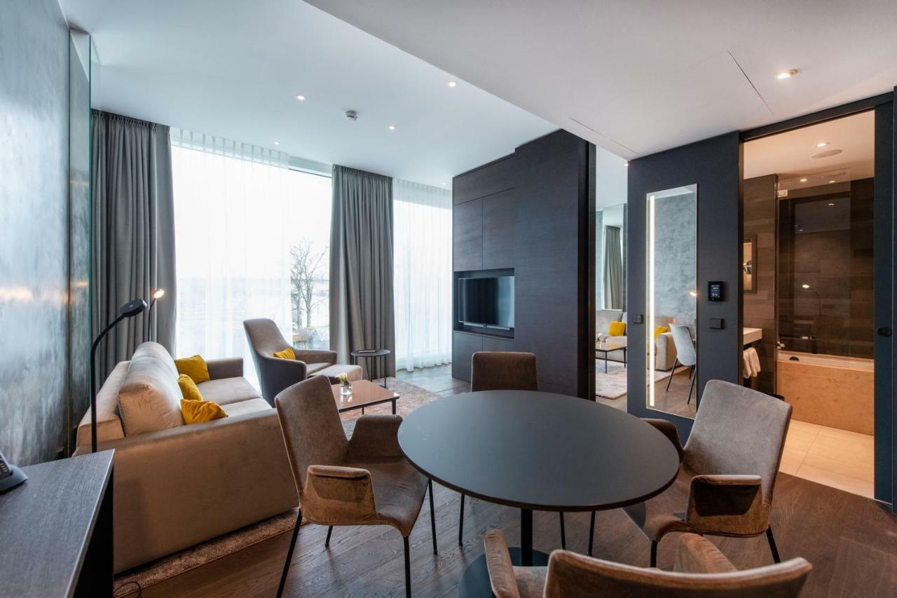 Faehrhaus Koblenz Hotel Bagian luar foto A suite at the hotel